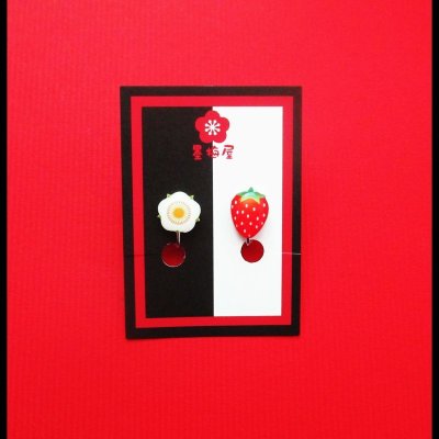 画像1: 苺の花と苺イヤリング